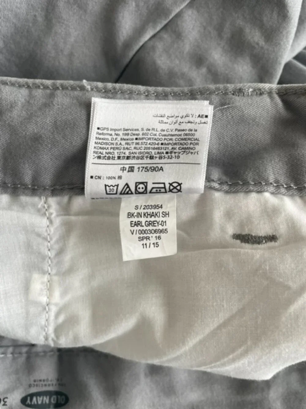 Old Navy Broken-In Flat front Shorts with pockets - Mens Size 36 - Gray - NWT